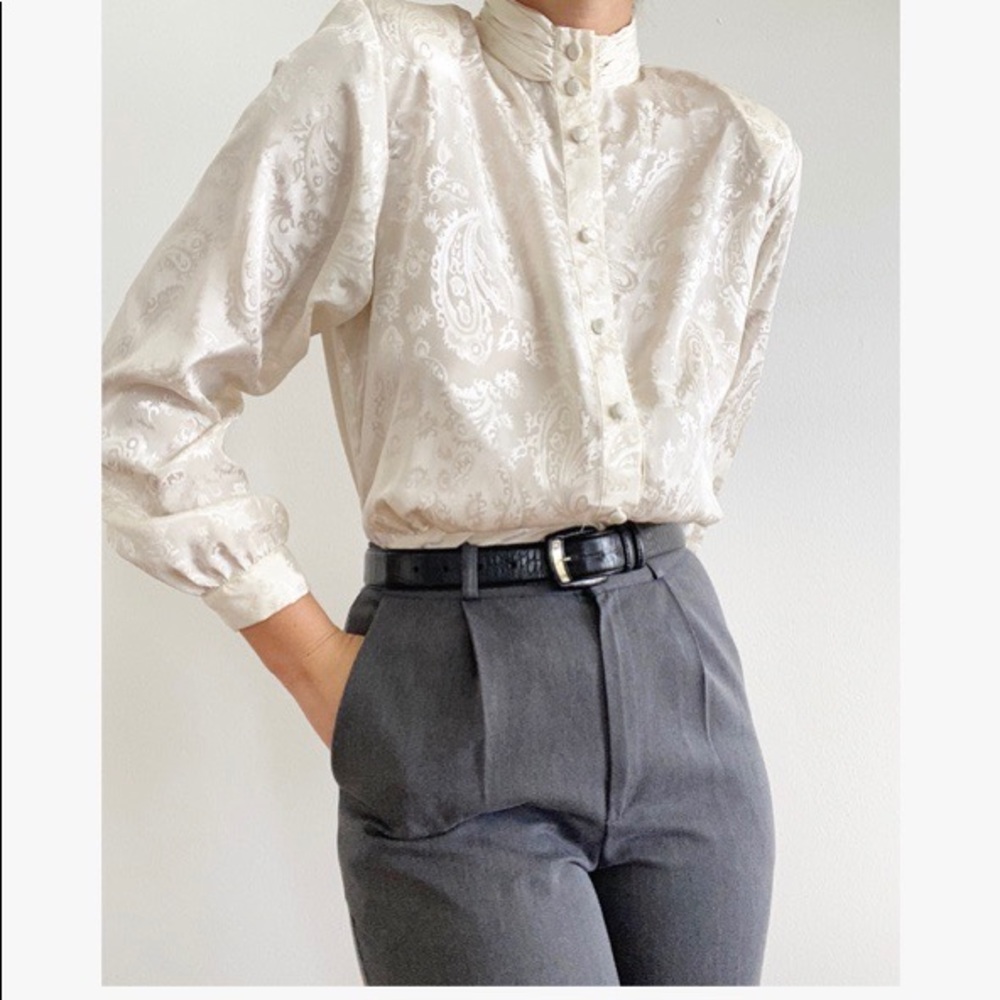 VINTAGE CREAM COLORED LONG SLEEVE BLOUSE  BLOUSE